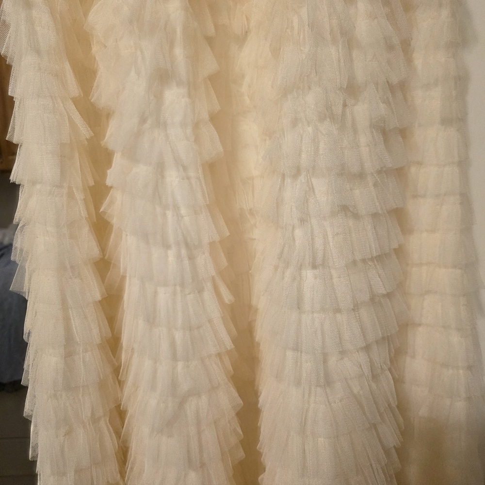 Chicwish Swan Cloud Tulle Tiered Maxi EUC M/L - Picture 12 of 17